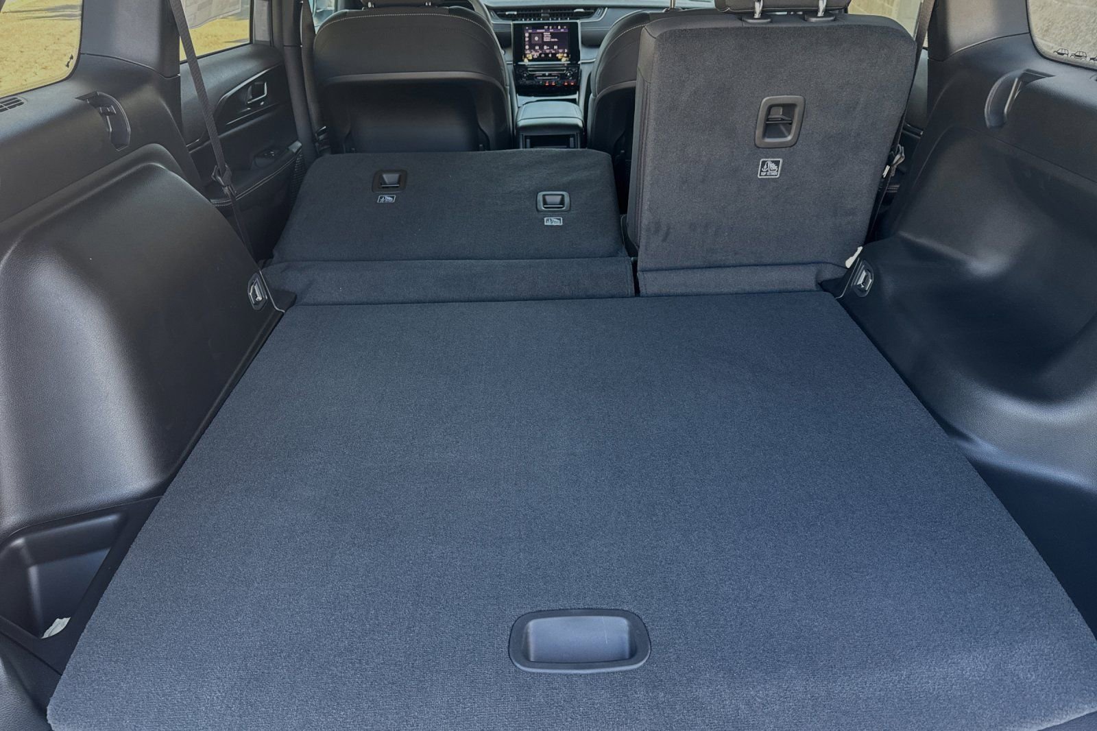 Used 2025 Jeep Grand Cherokee Laredo X RWD image 14