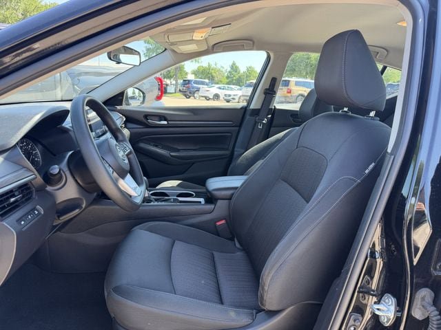 Used 2024 Nissan Altima 2.5 SV FWD image 24