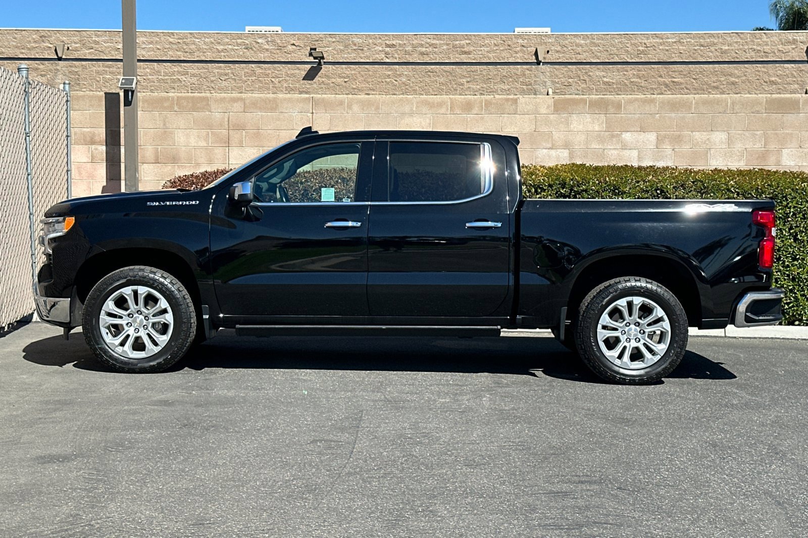 Certified 2022 Chevrolet Silverado 1500 LTZ w/ LTZ Premium Package AWD/4WD image 7