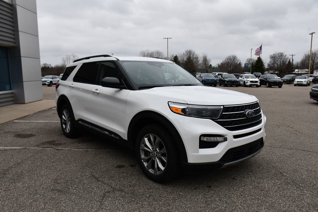 Used 2023 Ford Explorer XLT w/ Equipment Group 202A image 9