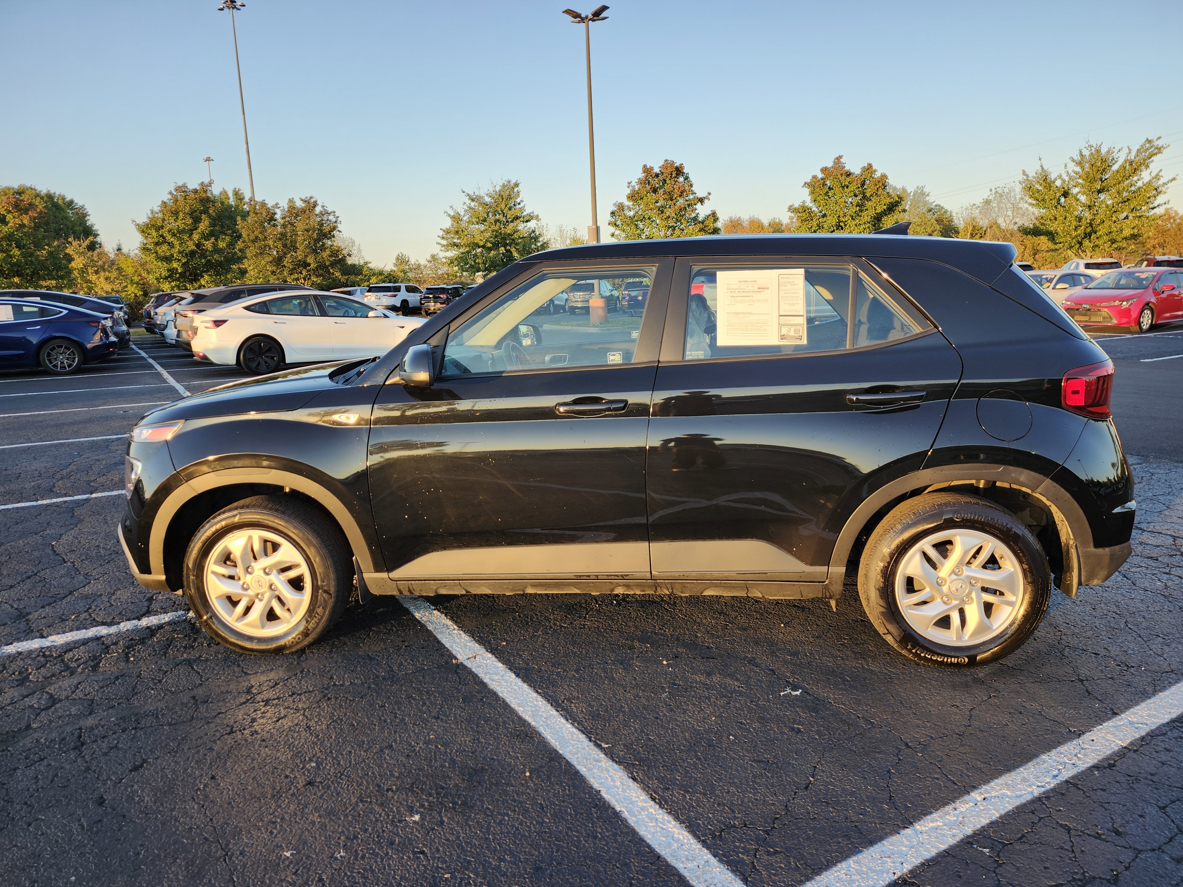 Used 2021 Hyundai Venue SE image 7