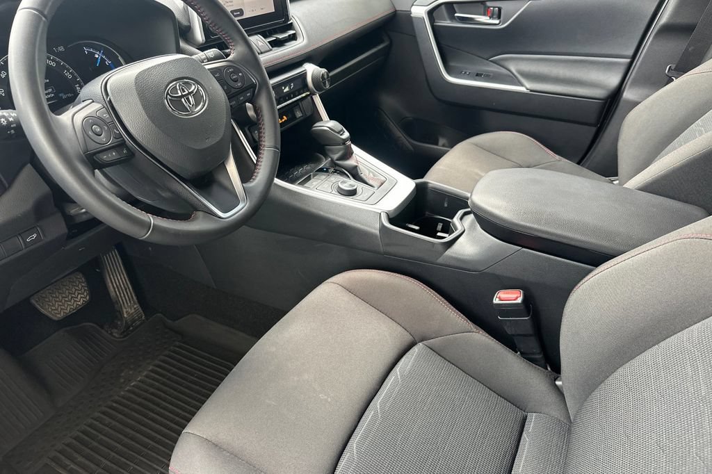 Used 2025 Toyota RAV4 SE AWD/4WD image 10