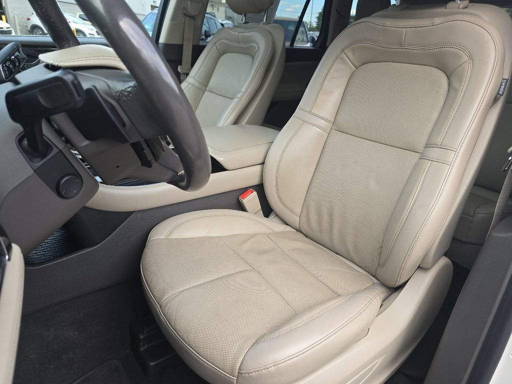 Used 2022 Lincoln Aviator Reserve w/ Equipment Group 201A AWD/4WD image 23