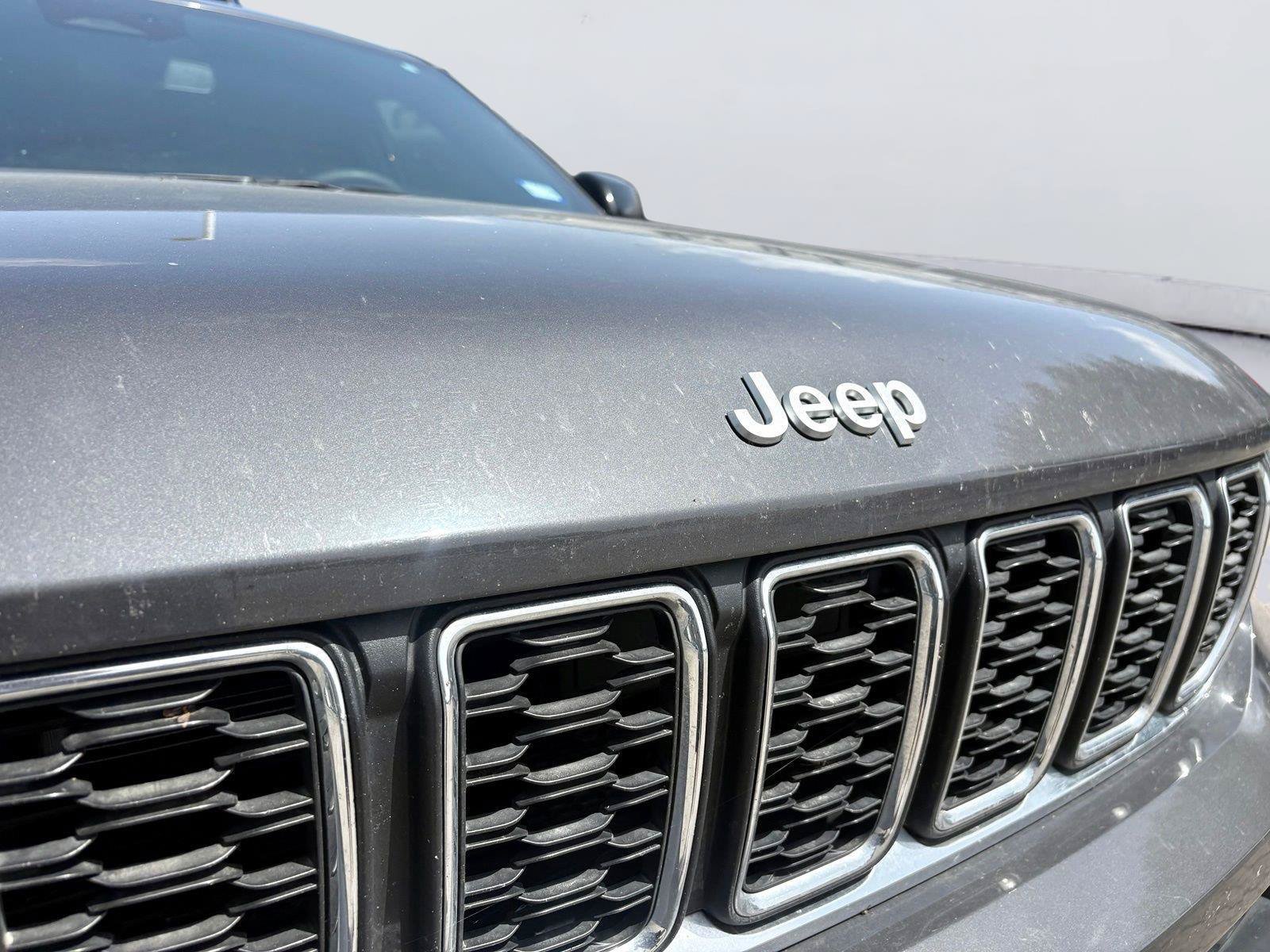Used 2024 Jeep Grand Cherokee L Laredo RWD image 11