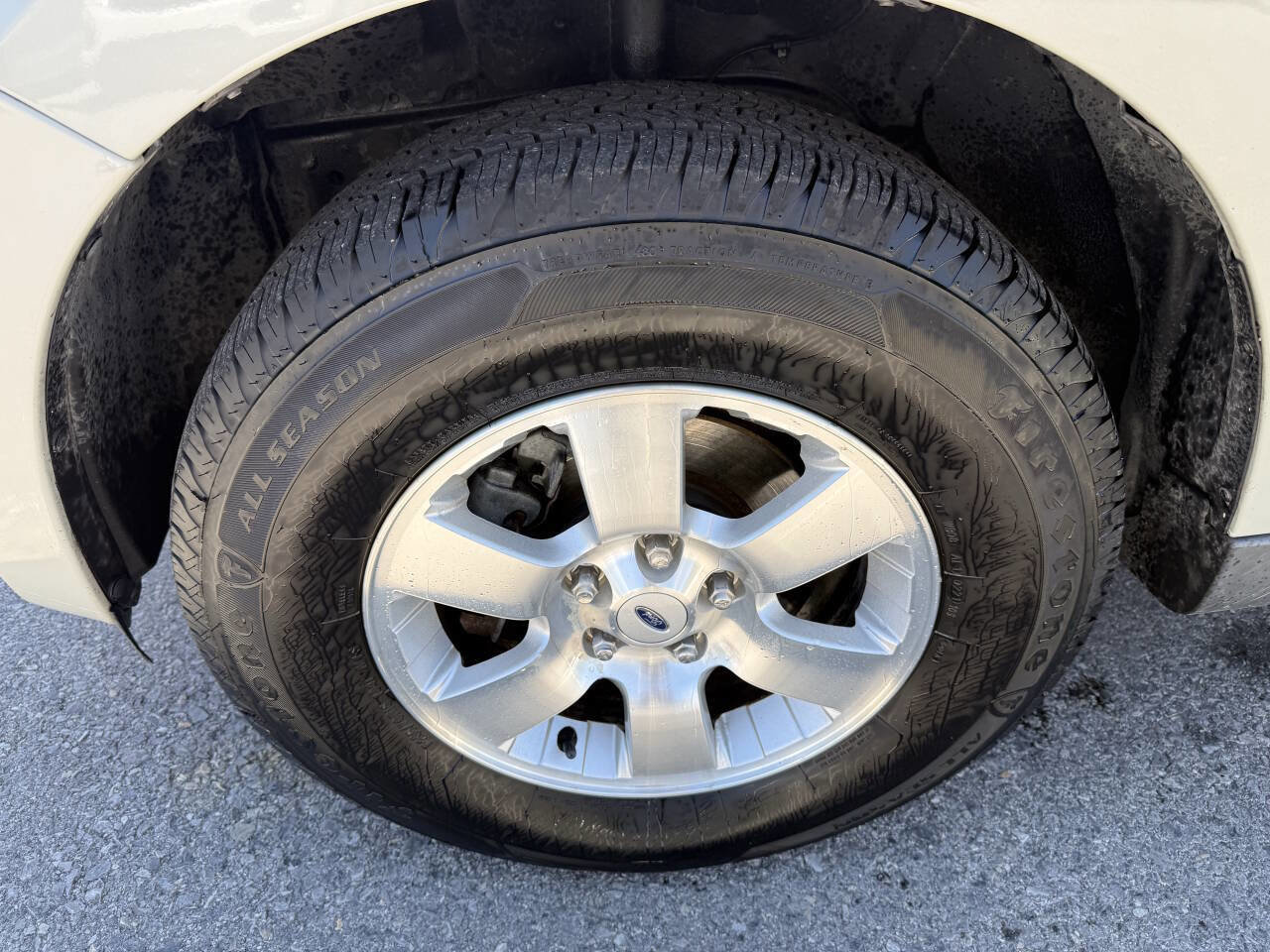 Used 2009 Ford Escape Limited AWD/4WD image 27