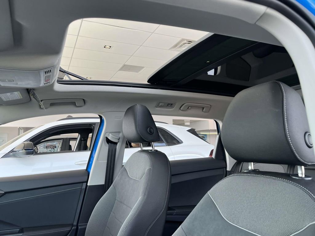 New 2025 Volkswagen Taos SE AWD/4WD image 16