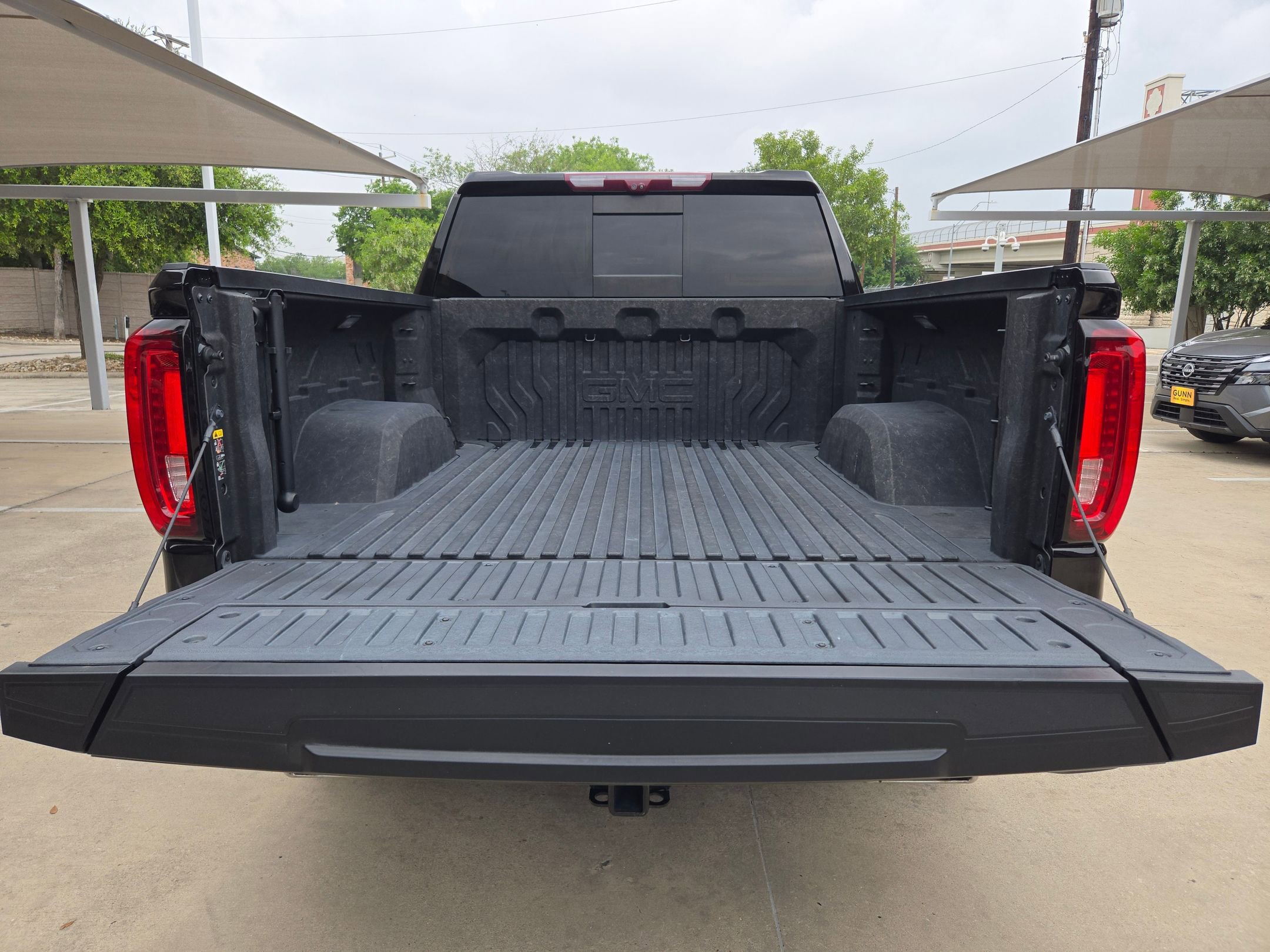 Used 2022 GMC Sierra 1500 Denali Ultimate AWD/4WD image 25