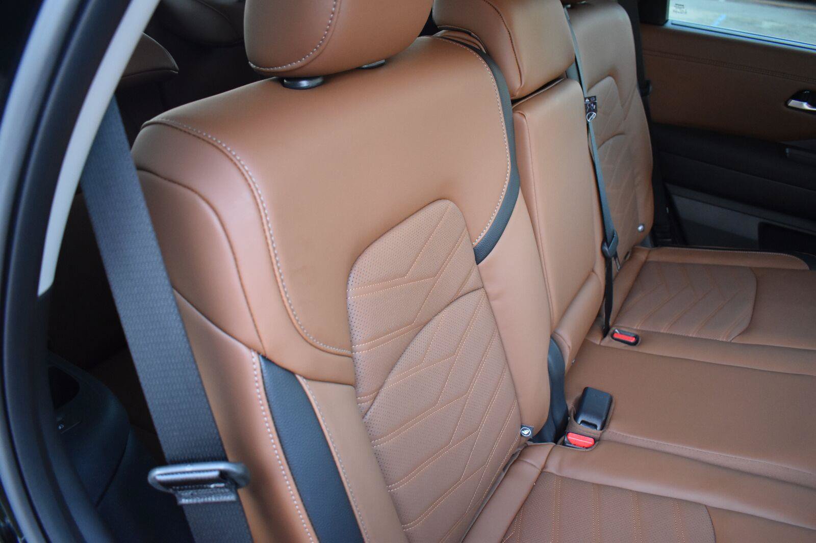 Used 2025 Nissan Pathfinder Platinum w/ Black Appearance Package FWD image 71