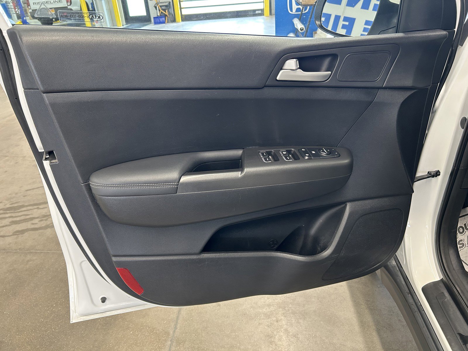 Used 2020 Kia Sportage LX image 11