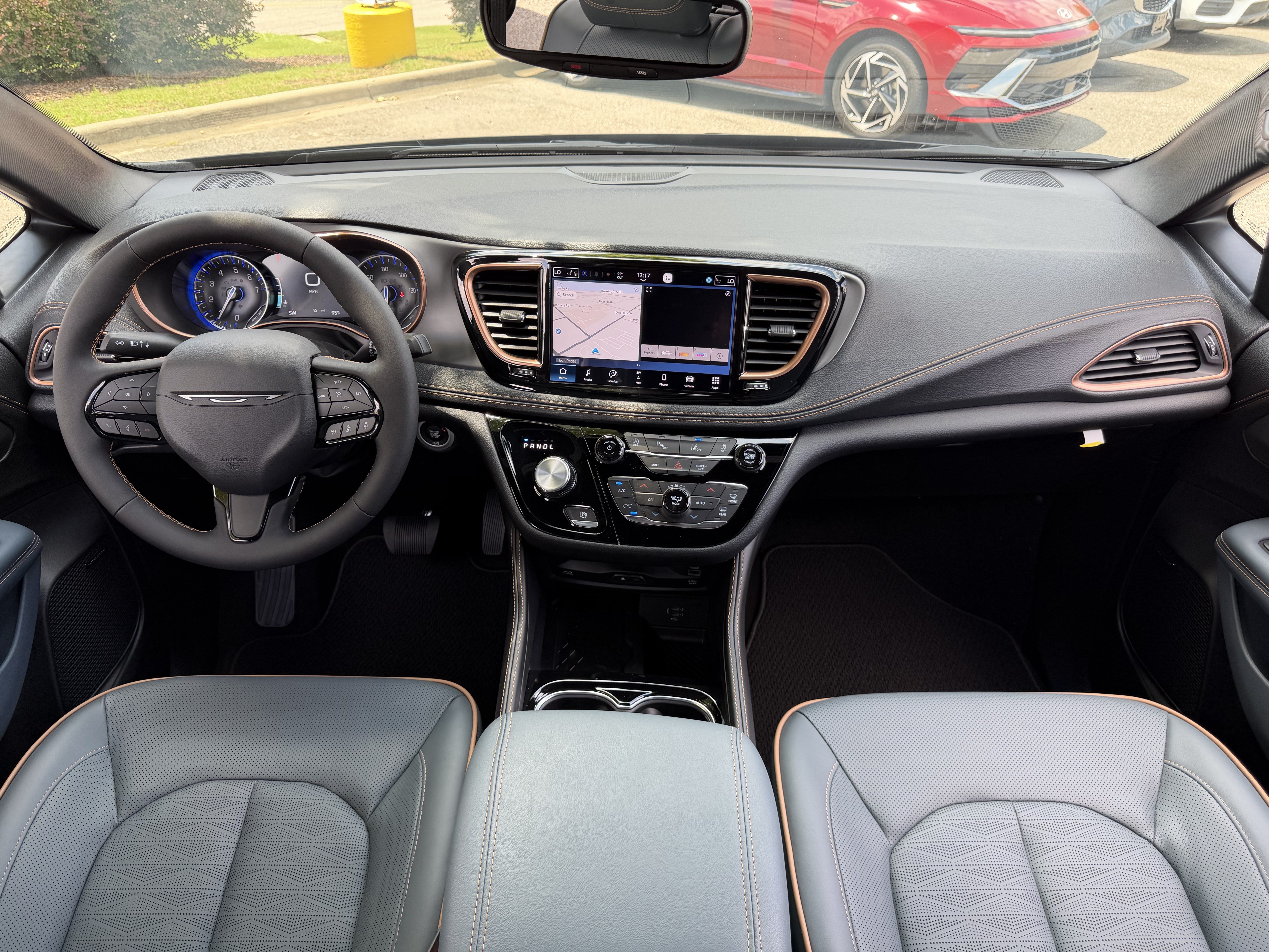 New 2027 Chrysler Pacifica Pinnacle w/ Theater Group FWD image 32