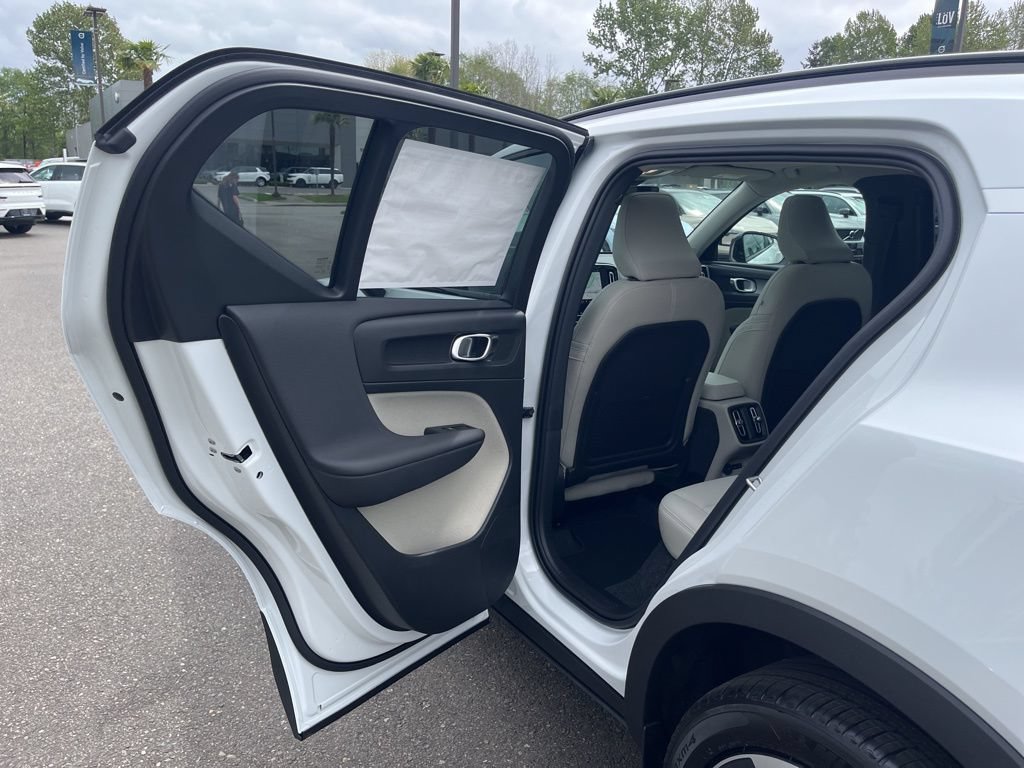 New 2026 Volvo XC40 B5 Plus w/ Protection Package Premier AWD/4WD image 15