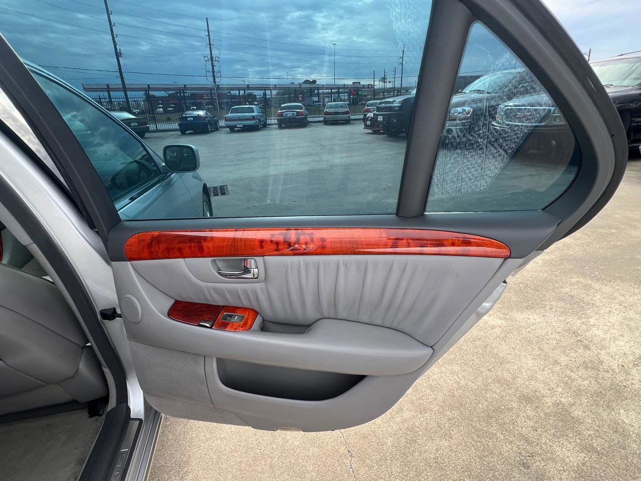 Used 2005 Lexus LS 430 RWD image 38