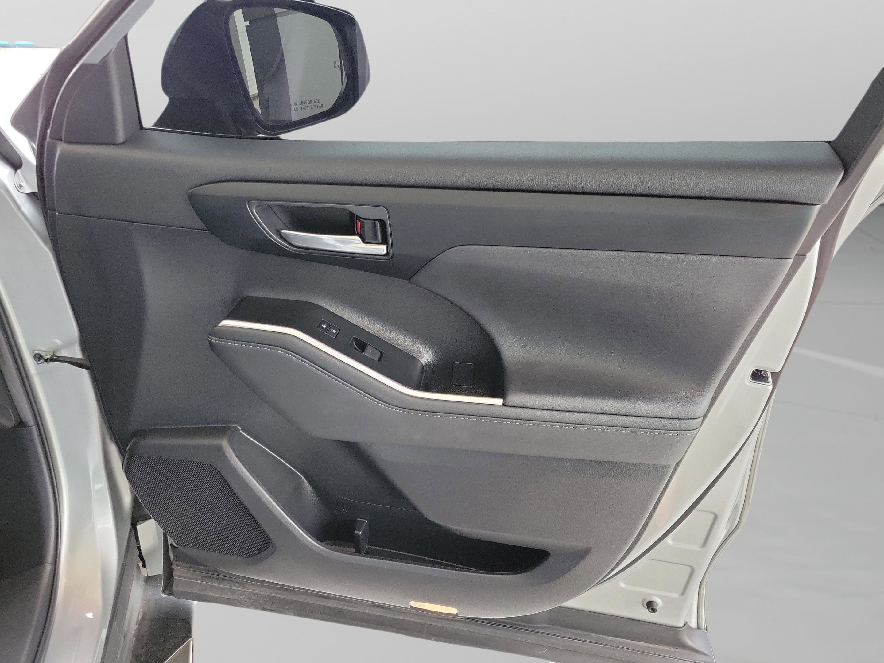 Used 2023 Toyota Highlander XLE image 28