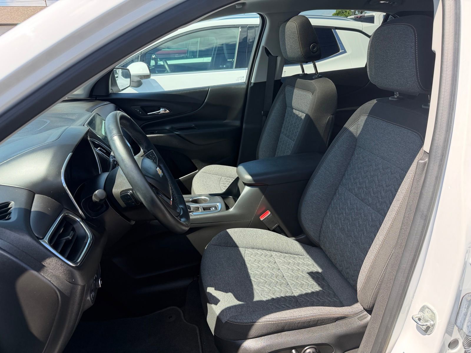 Used 2024 Chevrolet Equinox LT FWD image 10