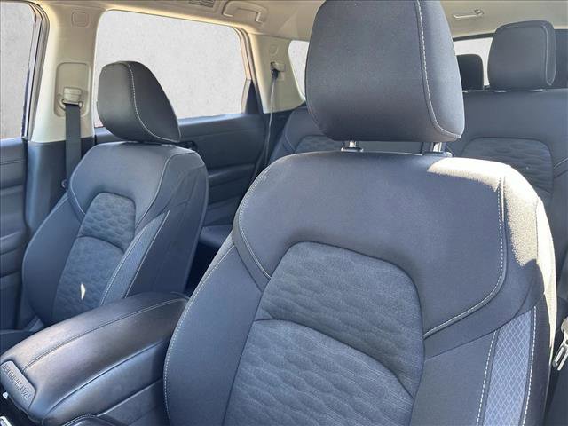 Used 2024 Nissan Pathfinder SV image 11