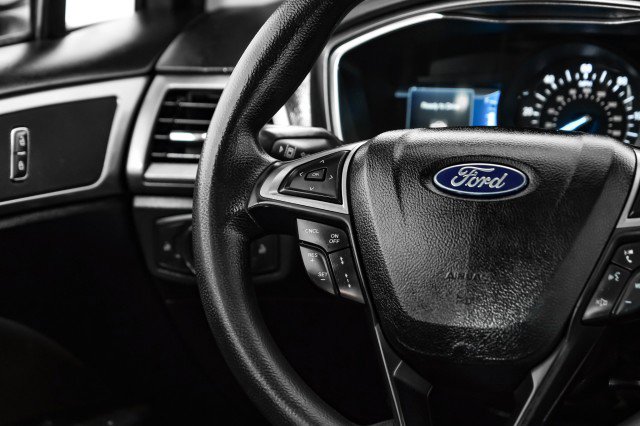 Used 2020 Ford Fusion SE image 15