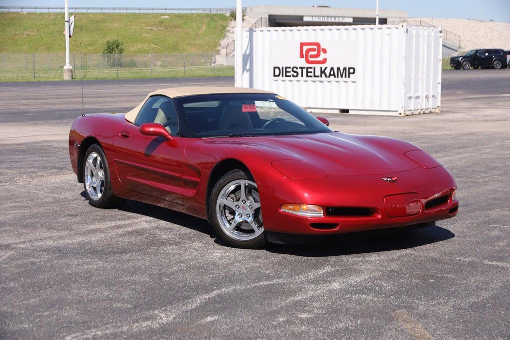 Used 2004 Chevrolet Corvette Convertible w/ Preferred Equipment Group RWD image 2