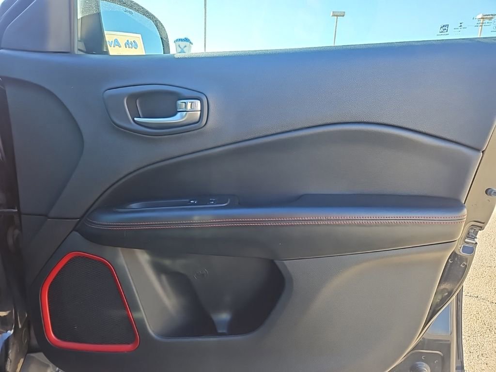 Used 2020 Jeep Compass Trailhawk image 18