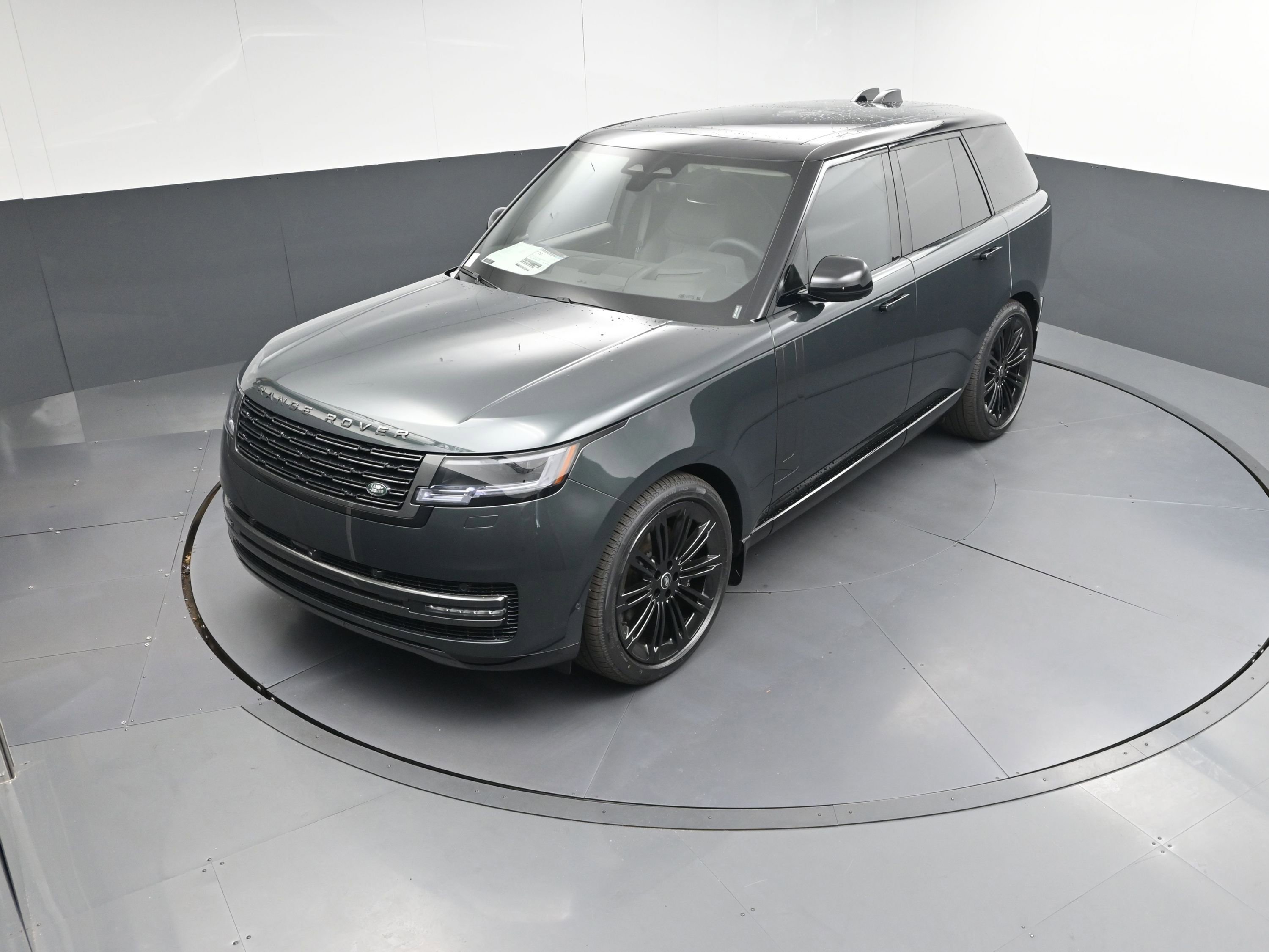 New 2025 Land Rover Range Rover SE image 29