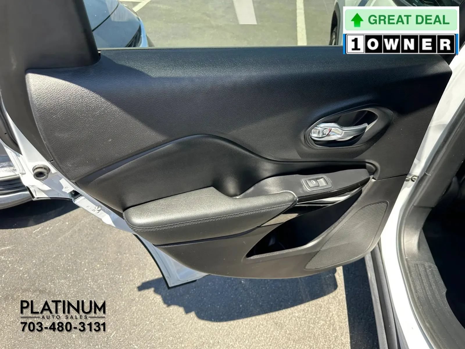 Used 2020 Jeep Cherokee Latitude Plus FWD image 18