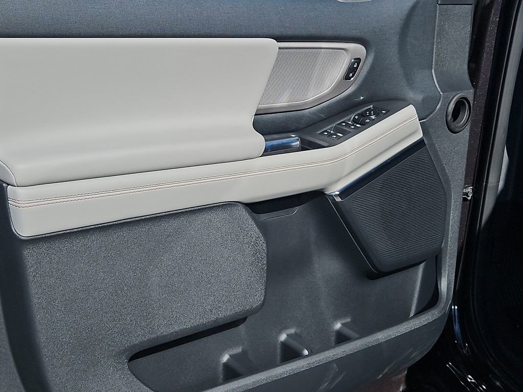 New 2025 Ford Expedition Active image 21