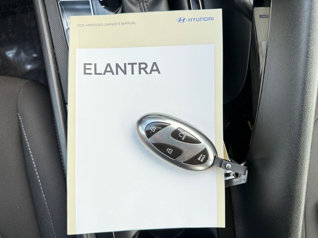 Used 2025 Hyundai Elantra SEL FWD image 31