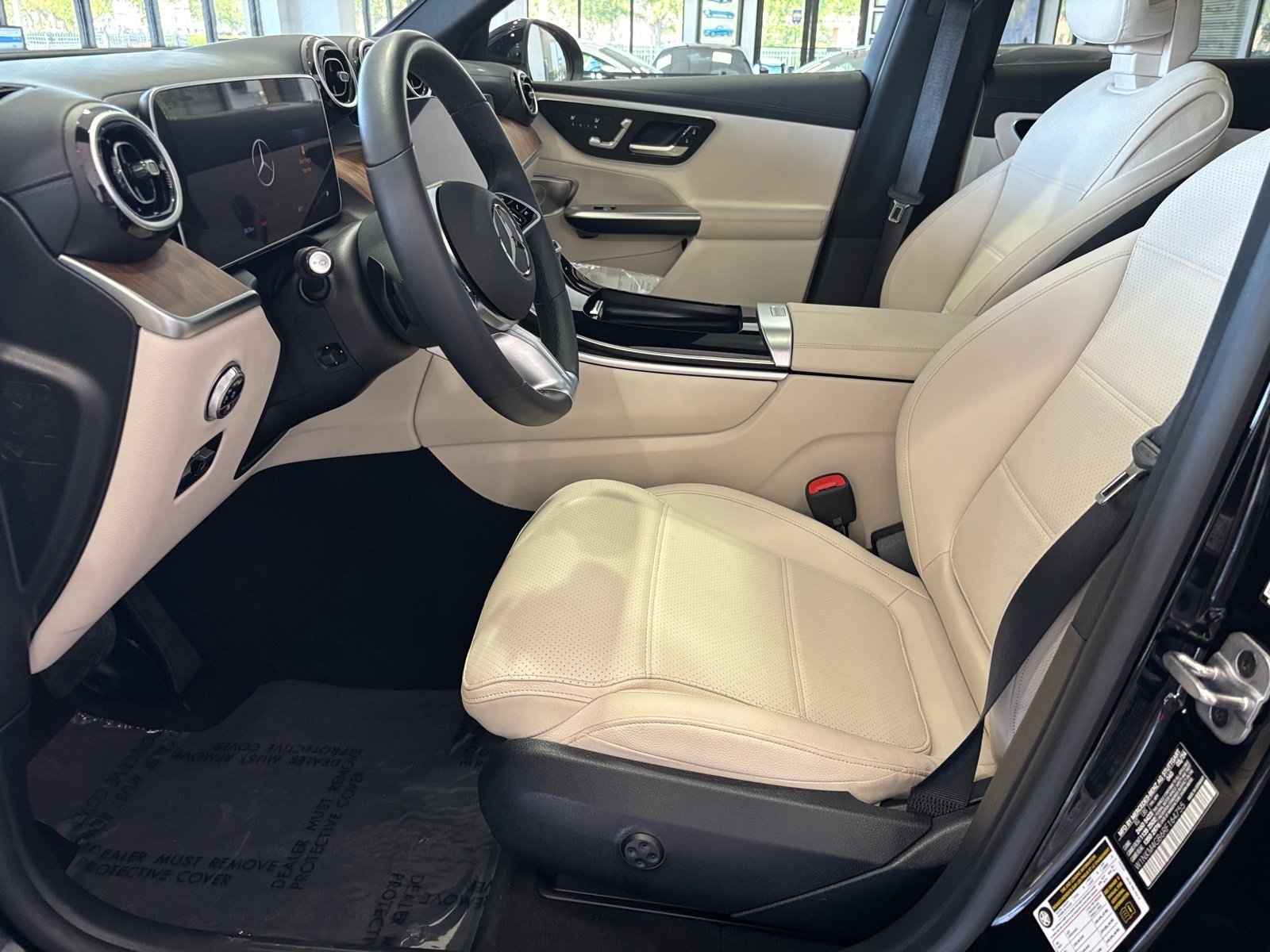 Used 2024 Mercedes-Benz GLC 300 image 4