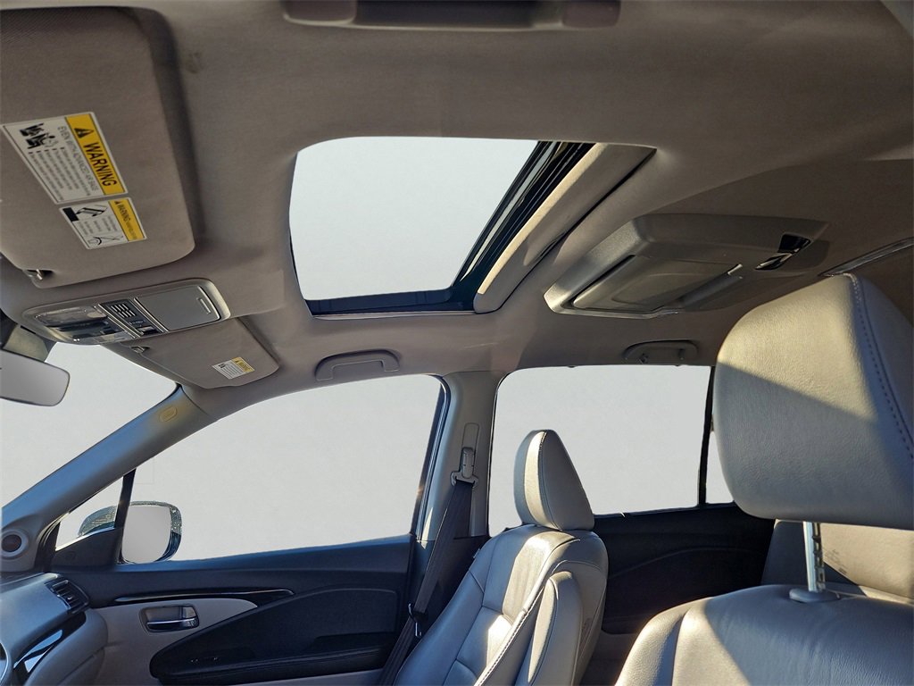 Certified 2022 Honda Pilot Touring image 15