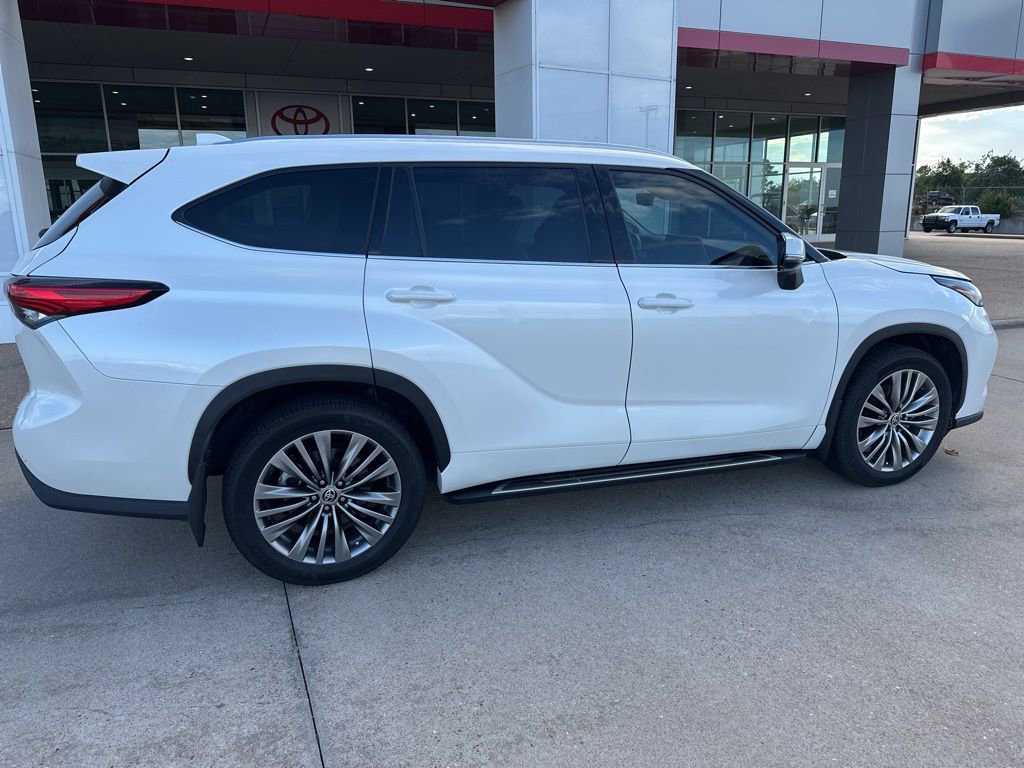 Used 2021 Toyota Highlander Platinum image 8