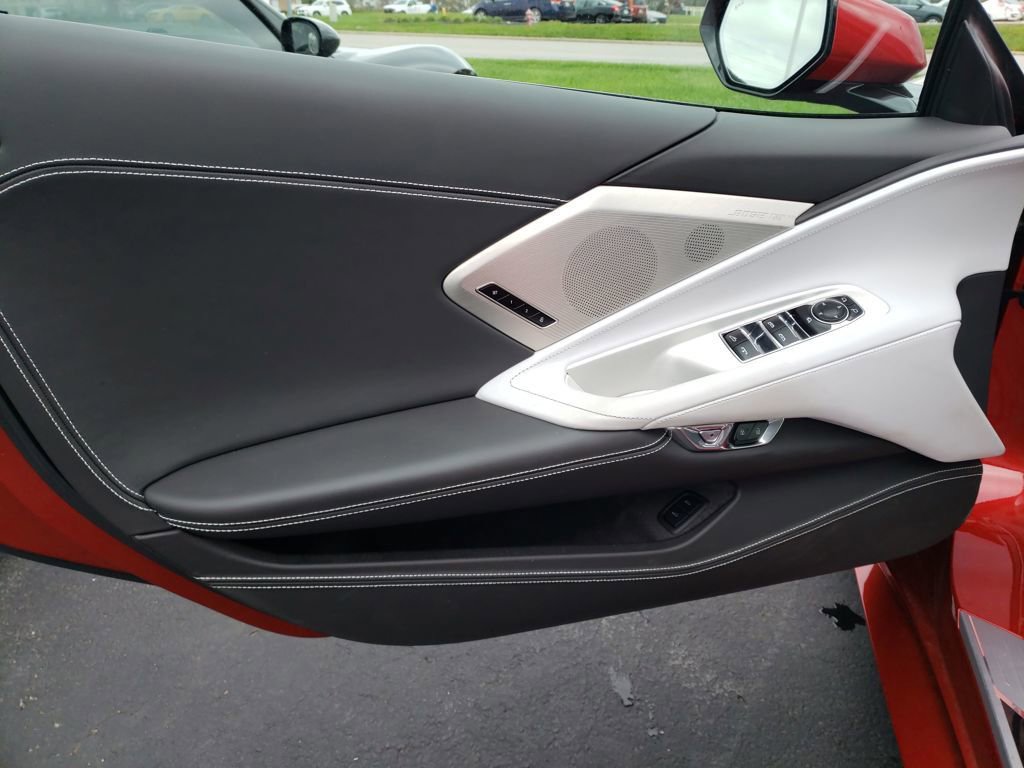 Used 2021 Chevrolet Corvette Stingray Premium Conv w/ Z51 Performance Package image 11