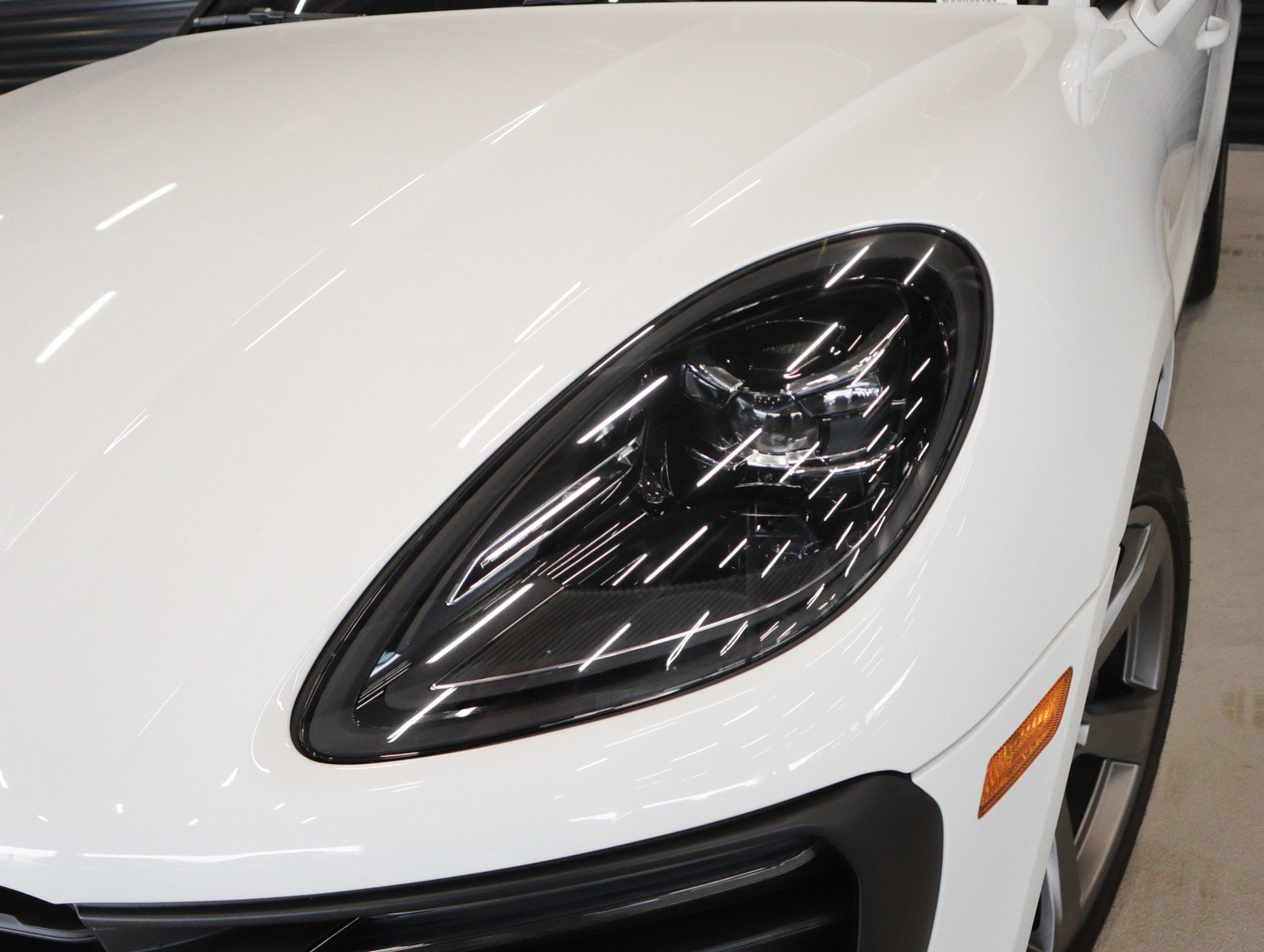 Certified 2022 Porsche Macan AWD/4WD image 24