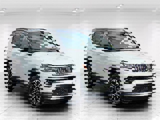 Used 2024 Jeep Compass Limited image 1