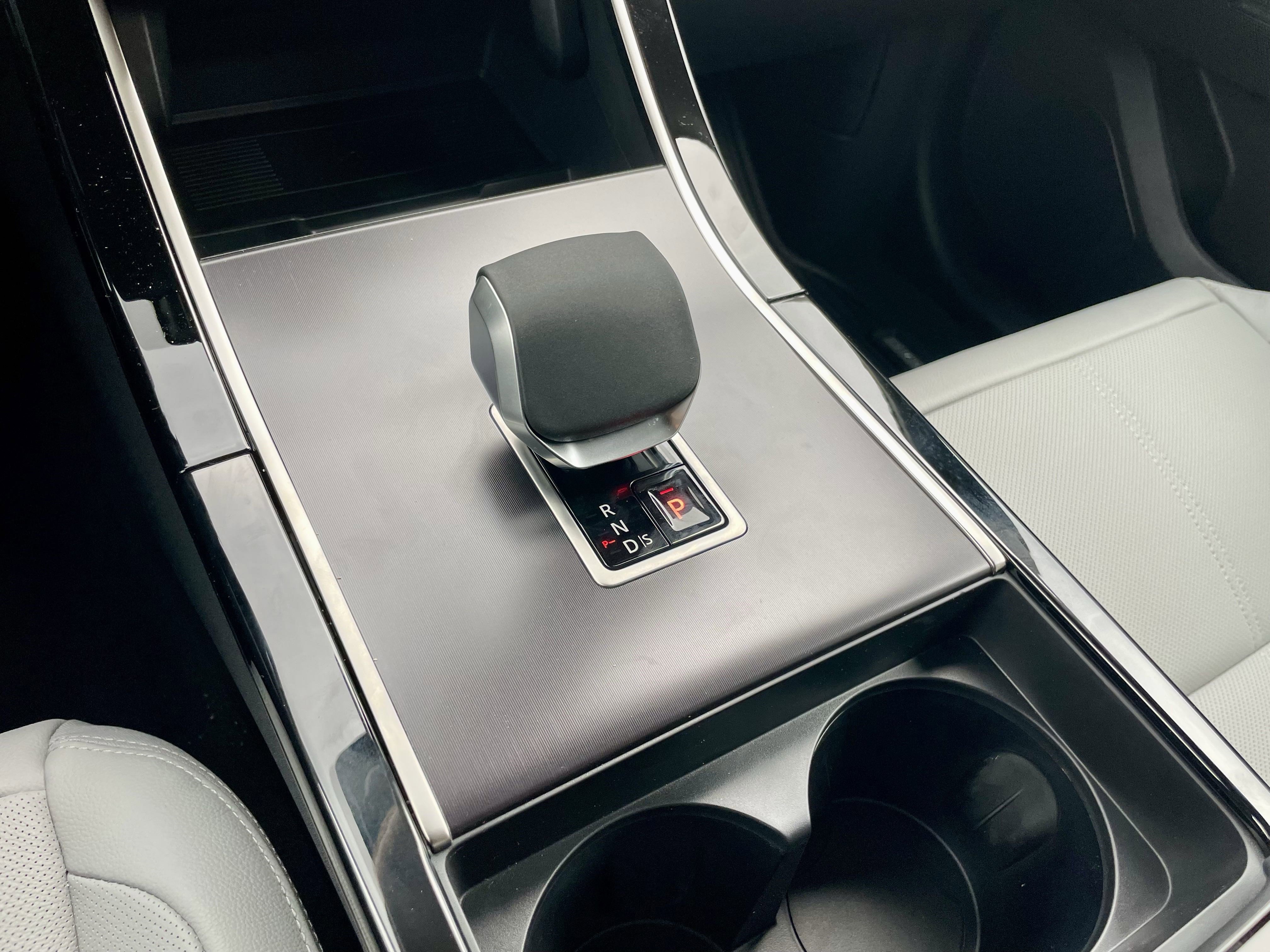 New 2026 Land Rover Range Rover Velar Dynamic SE image 20