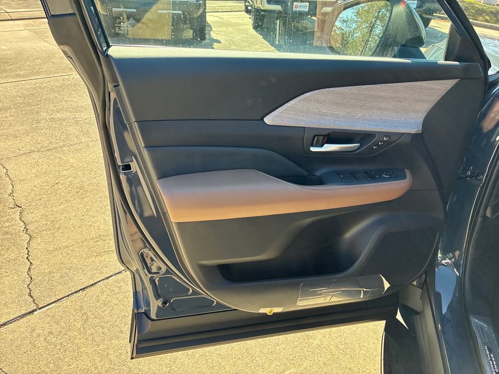 New 2026 Toyota Grand Highlander Platinum image 12