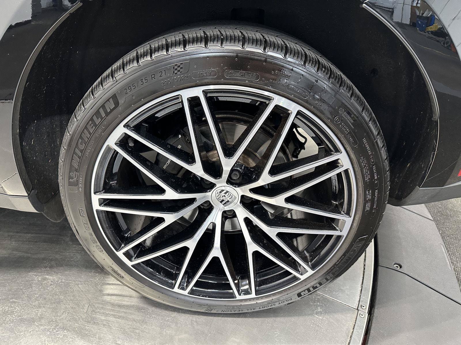 Used 2022 Porsche Macan AWD/4WD image 12