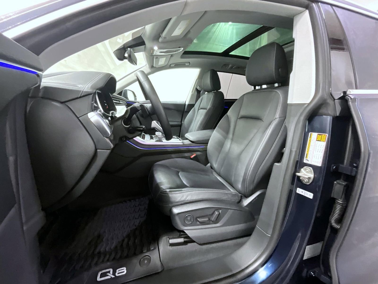 Used 2023 Audi Q8 Prestige image 11