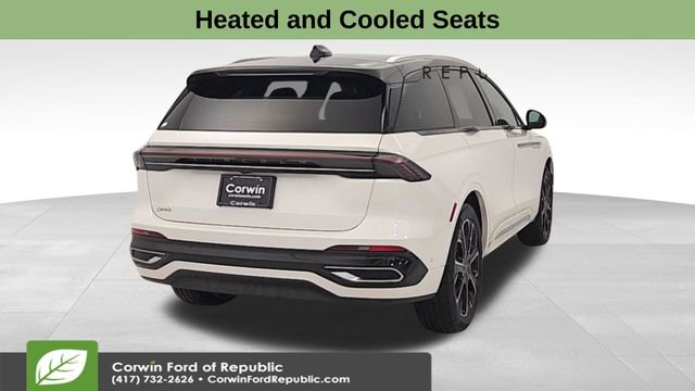 Used 2024 Lincoln Nautilus Reserve w/ Equipment Group 202A image 8