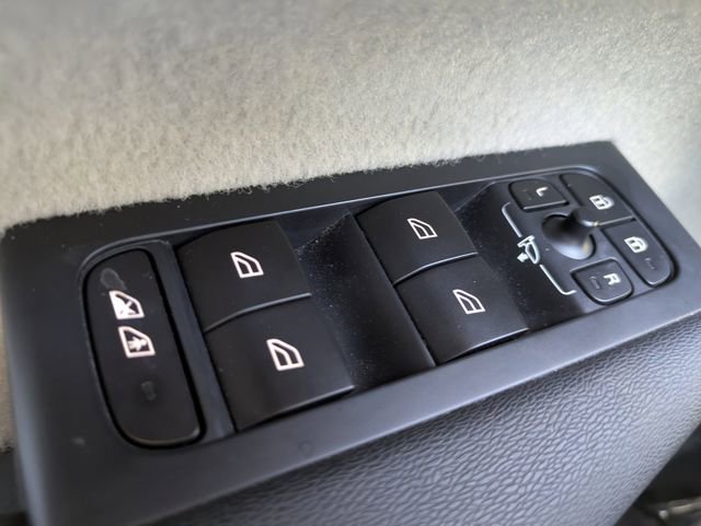 Used 2019 Volvo XC40 T5 Momentum image 27