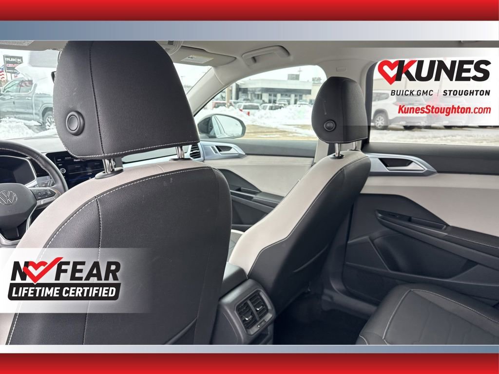 Used 2025 Volkswagen Taos SE image 32