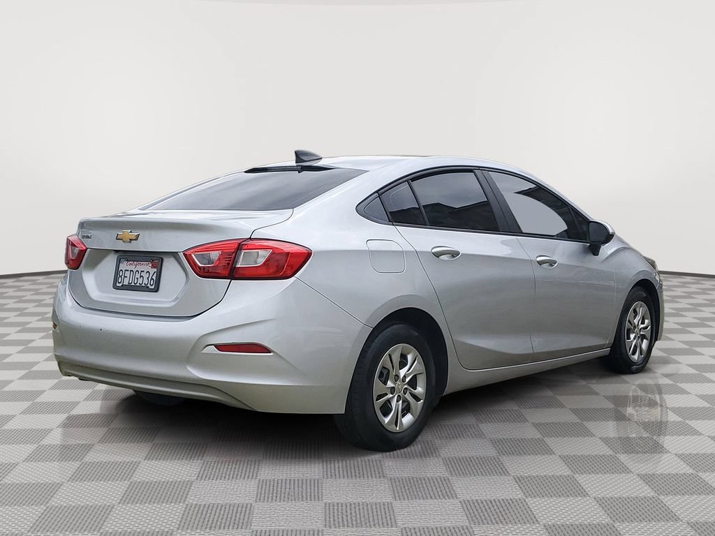 Used 2019 Chevrolet Cruze Sedan FWD image 4