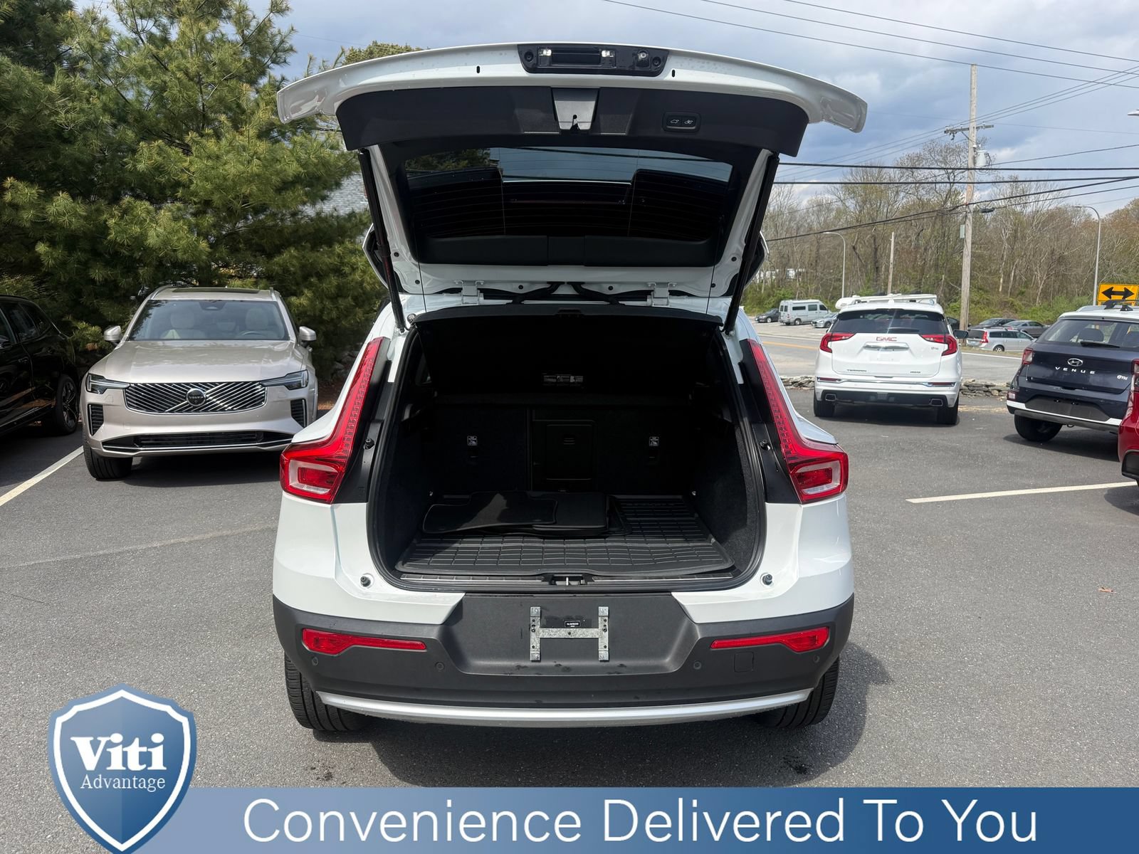 Certified 2024 Volvo XC40 B5 Plus w/ Protection Package Premier AWD/4WD image 23