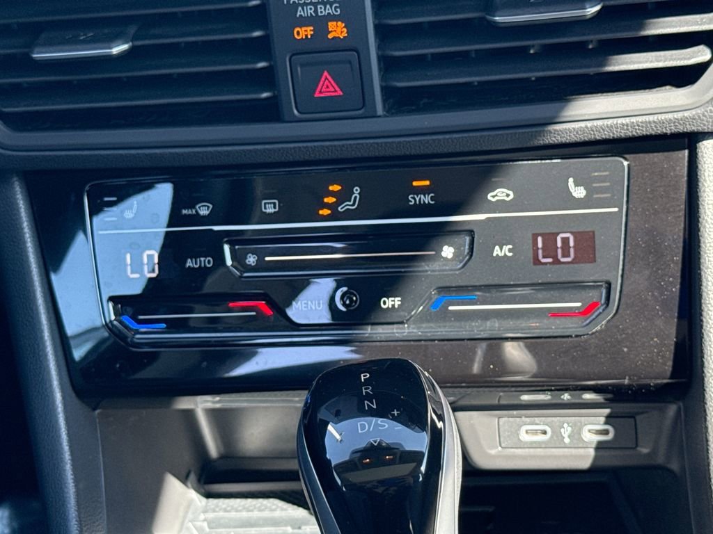 Used 2025 Volkswagen Jetta SE image 17