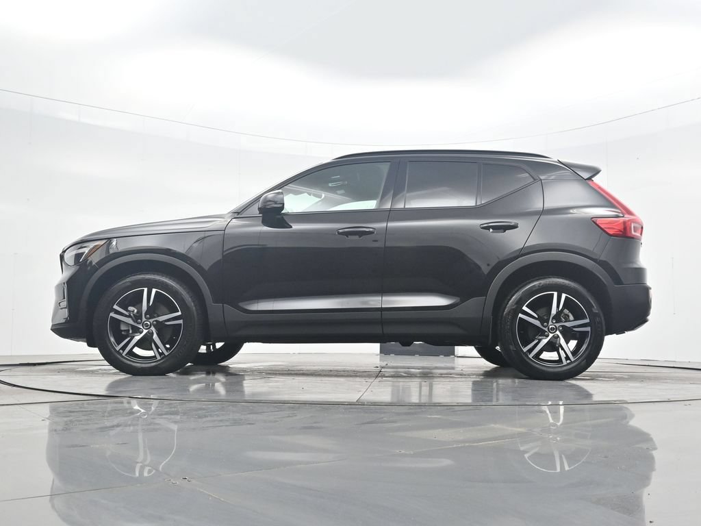 Used 2024 Volvo XC40 B5 Core AWD/4WD image 37