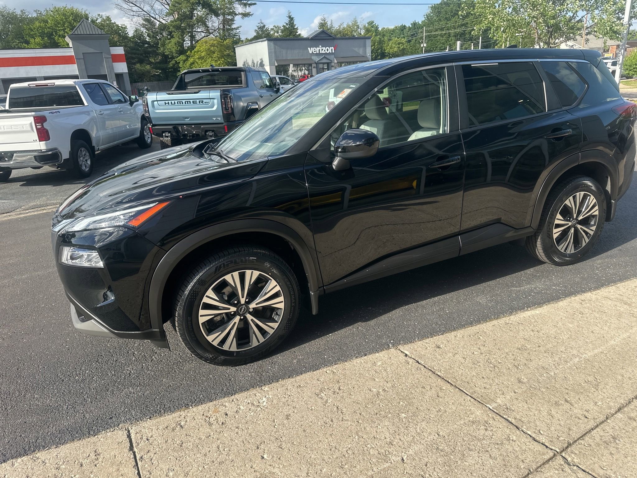 Used 2023 Nissan Rogue SV AWD/4WD image 6