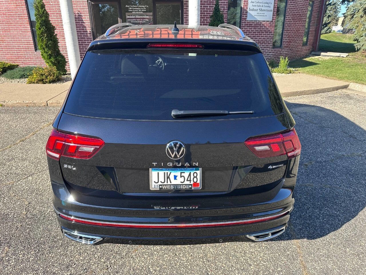 Used 2022 Volkswagen Tiguan SEL R-Line image 3