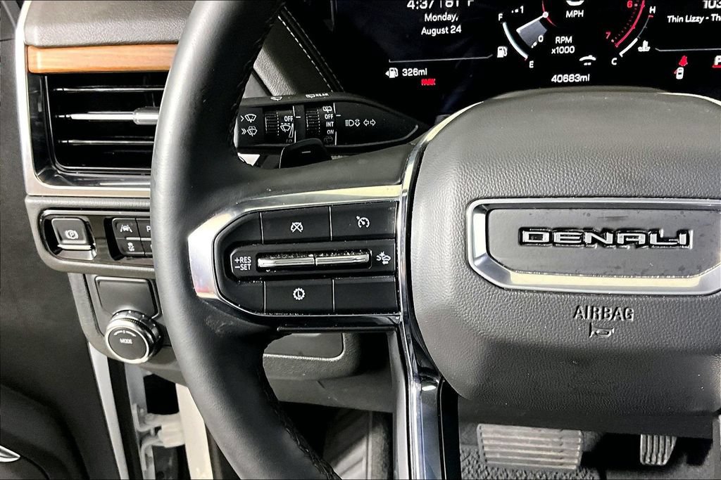 Used 2025 GMC Yukon XL Denali RWD image 14