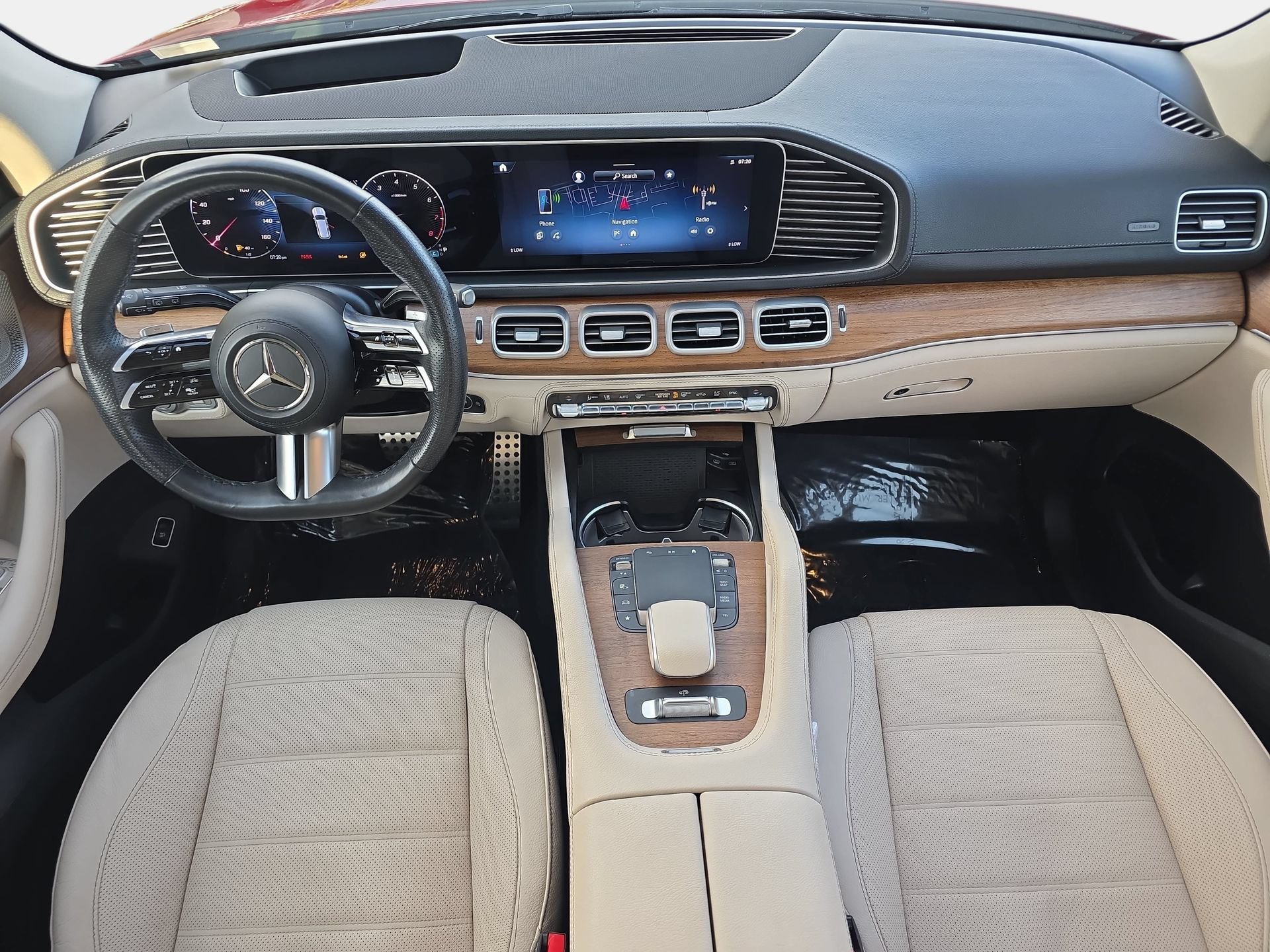 Used 2024 Mercedes-Benz GLS 580 4MATIC image 9