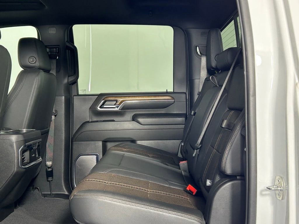 Used 2024 Chevrolet Silverado 2500 High Country w/ High Country Premium Package AWD/4WD image 17
