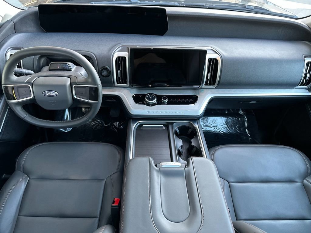 Certified 2025 Ford Expedition Active image 12