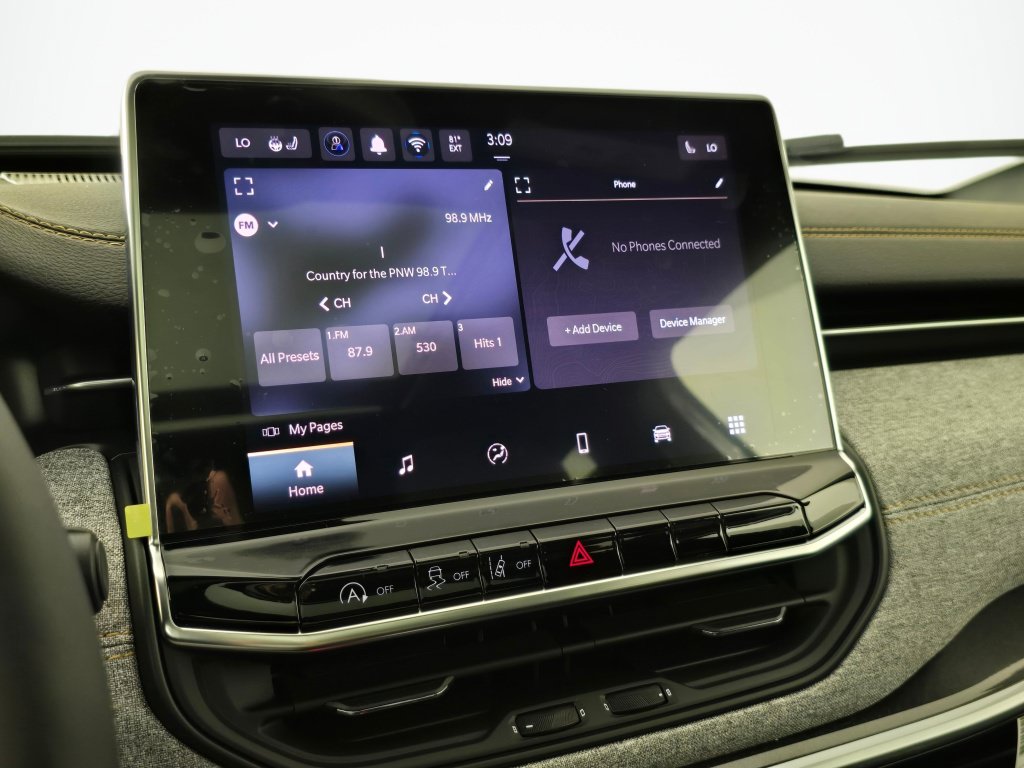 New 2026 Jeep Compass Latitude AWD/4WD image 29